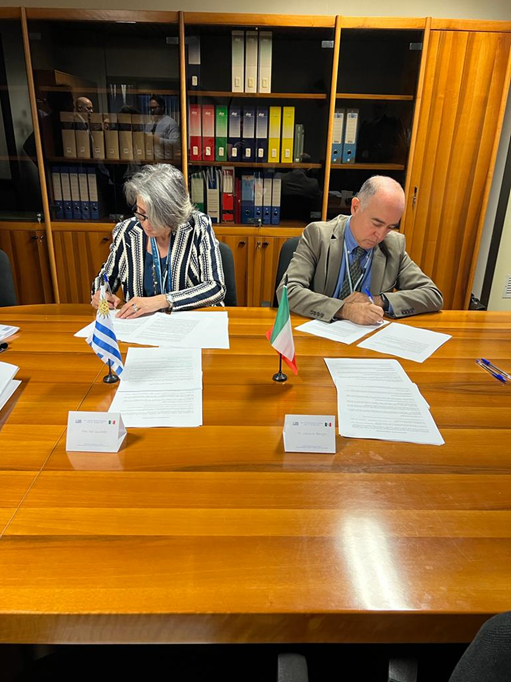 Firma acuerdo Italia-Uruguay